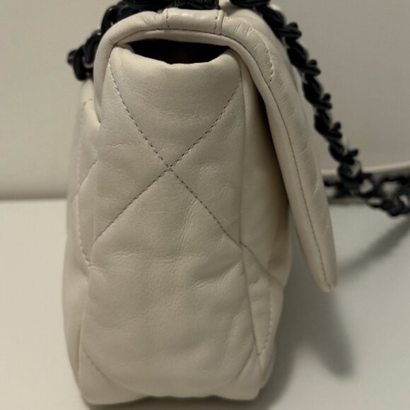 Chanel 19' Small - White Lambskin Leather - Picture 5 of 6